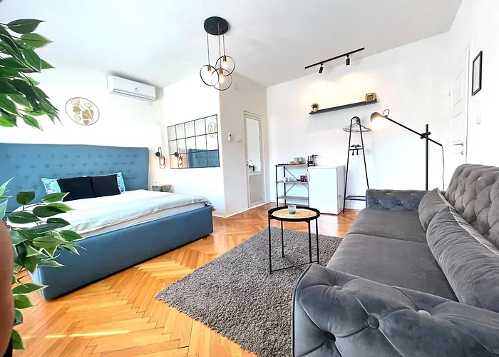 Makedonka Apartments